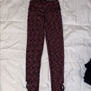 American Eagle leggings w/ detailing on ankles.